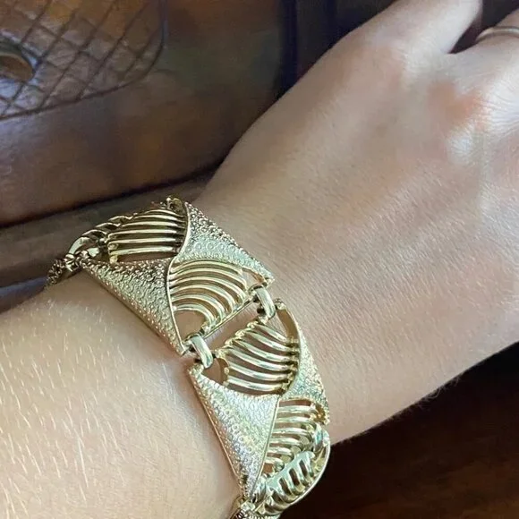 Coro Pegasus Art Deco Brushed Gold Tone Bracelet - Picture 8 of 8